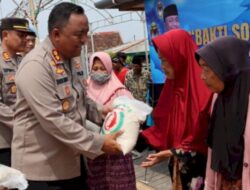 Bantuan 120 Paket Sembako Diberikan Kepada Warga Desa Timbulsloko Sayung Demak