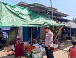 Polsek Sayung Demak Melakukan Monitoring Harga Sembako di Pasar