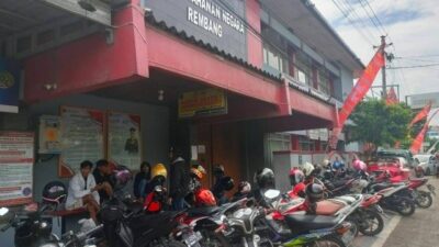 Rutan Rembang Dibanjiri Pengunjung saat Buka Kunjungan Lebaran Ketupat