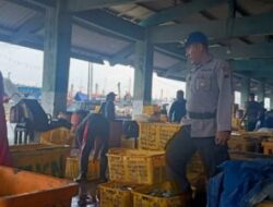 Sat Polairud Polres Rembang Lakukan Patroli Pengamanan Pesisir Pantai Rembang