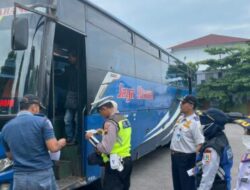 Satlantas Polres Rembang dan Dishub Lakukan Ramp Check Di Terminal Bus Rembang