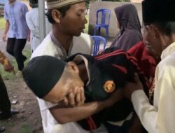 Tiba di Rumah Duka, Ayah dari Riani Korban Mbah Slamet Asal Pesawaran Lampung Pingsan