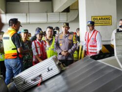 Demi Keselamatan Pemudik, Kapolri Cek Kesiapan Pesawat & Jalur Bagasi di Bandara Soetta
