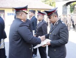 15 Anggota Berprestasi Mendapat Penghargaan dari Kapolres Rembang