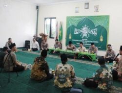 Lantunan Shalawat Sambut Kunjungan Kapolres di PCNU Sukoharjo