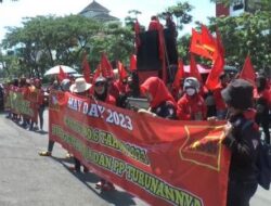 Buruh di Semarang Tuntut UU Cipta Kerja Dicabut