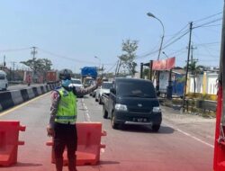 Arus Kendaraan di Jalan Pantura Tersendat, Polres Demak Gelar Rekayasa Lalu Lintas