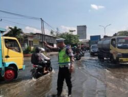 Banjir Rob Sayung, Satlantas Polres Demak Kembali Lakukan Rekayasa Jalan