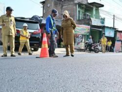 Bupati Terjun Langsung Pantau Proyek Perbaikan Jalan di Sukoharjo, Minta Kualitas Dijaga