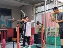 Dua Atlet Angkat Besi Gemblengan PABSI Batang Siap Berlaga di Popda Jateng