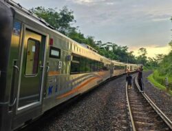 Dua Kereta Api tujuan Bandung-Semarang terlambat akibat longsor di Purwakarta