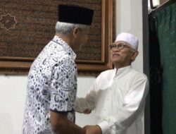 Ganjar Pranowo Sowan ke Gus Mus di Rembang