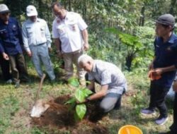 Ganjar Pranowo Temui 600 Penyuluh Kehutanan di Batang