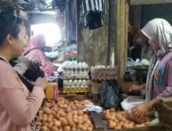 Harga Telur Terus Merangkak Naik, Omzet Pedagang di Banjarnegara Turun 50 Persen