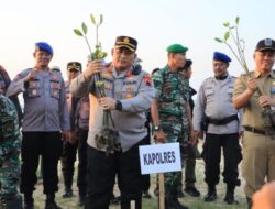 Kapolres Rembang Menghadiri Penanaman Mangrove di Pantai Swalan