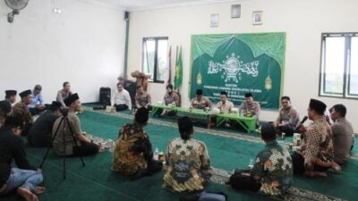 Lantunan Shalawat Mengiringi Kedatangan Kapolres Sukoharjo di PCNU