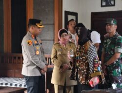 Menteri Sosial Tri Rismaharini Salurkan Bantuan Psikososial bagi Korban Pencabulan di Batang