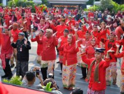 Joget Bersama Ribuan Warga di HUT Kota Semarang, Mbak Ita Ingin Populerkan Nasi Glewo