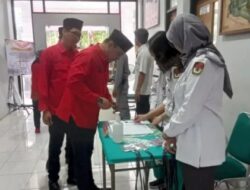 PDIP Gelar Tari Gambyong di Halaman Kantor KPU Rembang Saat Daftarkan Bacaleg