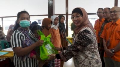 Pemkab Batang Salurkan Bantuan Kepada 6.667 Keluarga Rawan Stunting