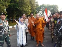 32 Biksu Thudong Disambut Hangat oleh Pemkab Batang di Candi Borobudur
