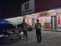 Polsek Gayamsari Semarang Laksanakan Patroli KRYD, Sambangi Alfamidi