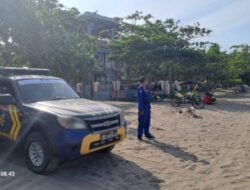 Satpolairut Polres Pangandaran Siaga Memantau Aktivitas Pengunjung Pantai Pangandaran