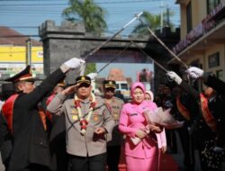 Tangis Haru Warnai Pelepasan Jabatan Kapolres Rembang Lama