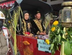 Warga Kabupaten Batang Antusias Sambut Kirab Budaya HUT ke-57, Berebut Sawuran