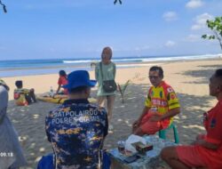 Wisatawan Masih Ramai memadati Pantai Barat Pangandaran