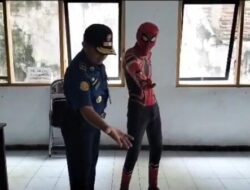 ‘Spiderman’ Diringkus saat Ngemis di Bangjo Pati, Segini Penghasilannya