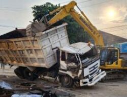 Identitas 2 Korban Tewas Kecelakaan Maut Truk Timpa Agya di Ngaliyan Semarang