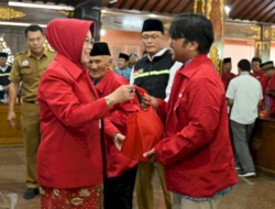 919 Jemaah Haji Sukoharjo Dibekali Jaket Merah & Sambel Pecel