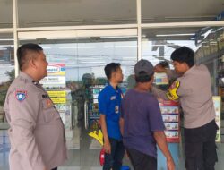 Anggota Polsek Batujaya himbau Kamtibmas Kepada Karyawan Minimarket