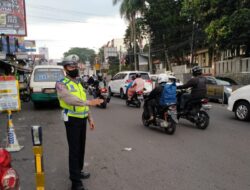Antisipasi Kemacetan Sore Hari Personil Unit Lalulintas Polsek Sukasari Melaksanakan Pengamanan Jalur
