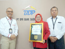 Bank Daerah Pati Peroleh Penghargaan Golden Award dari The Finance