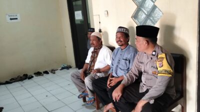 Bhabinmas Polsek Parungponteng Jalin Silaturahmi Dengan Warga Binannya