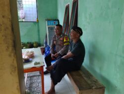 Brigadir Agus Gustiawan melaksanakan Kegiatan Sambang Warga Desa binaanya
