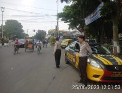 Cegah pelanggaran aturan lalu lintas Polsek Bojongloa Kaler monitoring kepada pengguna Kendaraan