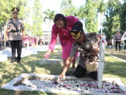 Dalam Rangka HUT Bhayangkara, Polres Sukoharjo Ziarah ke Makam Pahlawan