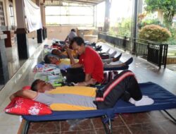 HUT Bhayangkara ke 77, Si Dokkes Polres Rembang Gandeng PMI Gelar Bhakti Kesehatan Donor Darah