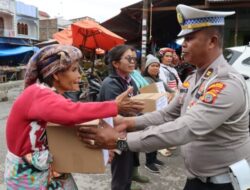 Polres Humbahas Gelar Patroli Kota Presisi dan Bagikan Puluhan Paket Sembako