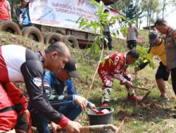 Hari Bhayangkara ke-77, Polres Batang Bersama Komunitas Trail Baksos & Penanaman Pohon