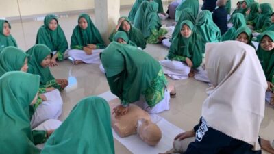 Polres Sukoharjo Menggelar Pelatihan Bantuan Hidup Dasar di Ponpes Azzayadiy