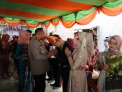 Jalin Silaturahmi, Kapolres Humbahas Hadiri Pesta Resepsi Pernikahan Personilnya