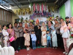 Kapolres Humbahas Menghadiri Pesta Resepsi Pernikahan Anggota Polres Humbahas