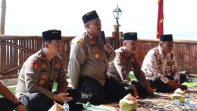 Kapolres Rembang Melaksanakan Kegiatan Jum’at Curhat di Pantai Balongan Kragan