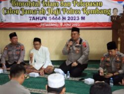 Kapolres Rembang Melepas Tiga Personel Polres Rembang Untuk Ibadah Haji