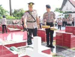 Kapolres Taput dan Kapolres Humbahas Menghormati Jasa Pahlawan