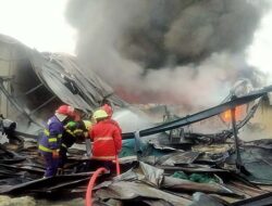 Kebakaran Hebat Hanguskan Pabrik Plastik di Bendosari Sukoharjo